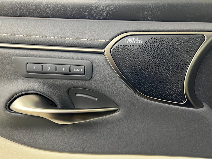 Vehicle image LEXUS ES