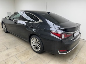 Vehicle image LEXUS ES 300h Excellence