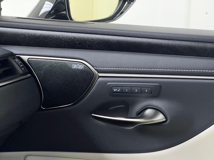 Vehicle image LEXUS ES