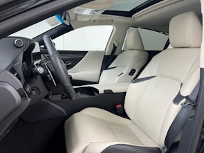 Vehicle image LEXUS ES 300h Excellence