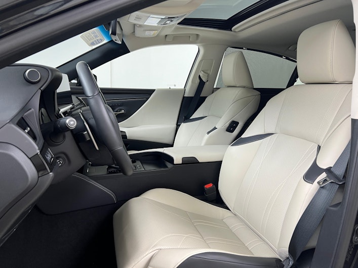 Vehicle image LEXUS ES