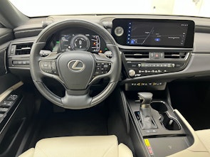 Vehicle image LEXUS ES 300h Excellence