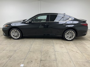Vehicle image LEXUS ES 300h Excellence