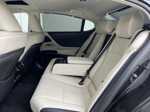 Vehicle image LEXUS ES 300h Excellence