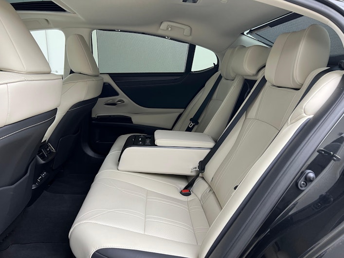 Vehicle image LEXUS ES