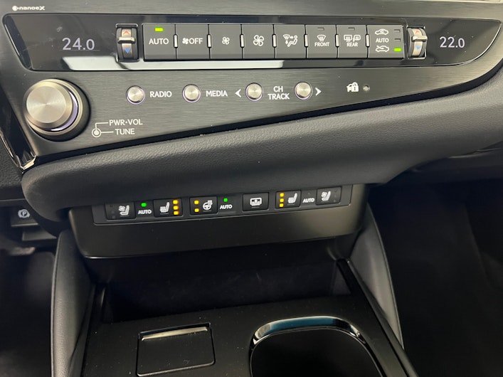 Vehicle image LEXUS ES