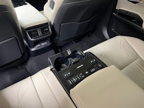 Vehicle image LEXUS ES 300h Excellence