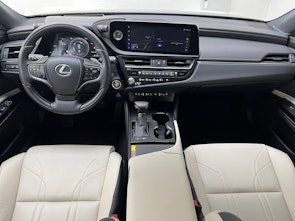 Vehicle image LEXUS ES 300h Excellence