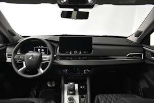 Vehicle image MITSUBISHI Outlander 2.4 PHEV Instyle 4x4 con 4 ruote invernali