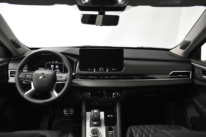 Vehicle image MITSUBISHI OUTLANDER