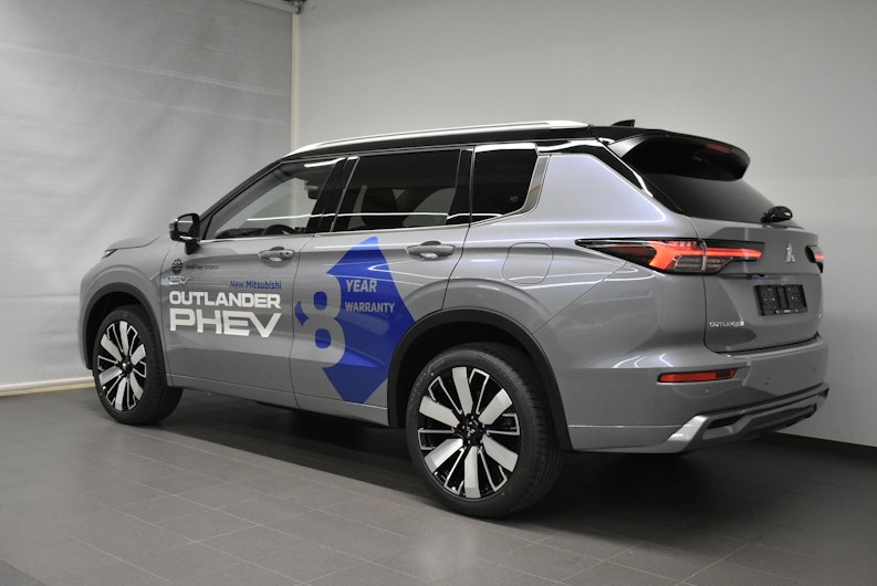 Vehicle image MITSUBISHI OUTLANDER