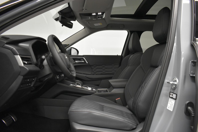 Vehicle image MITSUBISHI OUTLANDER