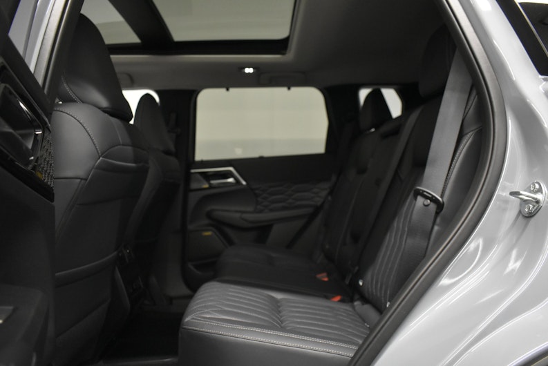 Vehicle image MITSUBISHI OUTLANDER