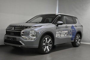 Vehicle image MITSUBISHI Outlander 2.4 PHEV Instyle 4x4 con 4 ruote invernali
