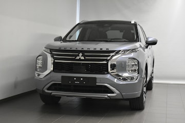 Vehicle image MITSUBISHI Outlander 2.4 PHEV Instyle 4x4 con 4 ruote invernali