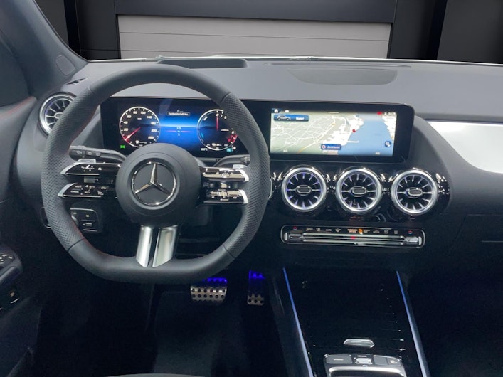 Vehicle image MERCEDES-BENZ GLA 250