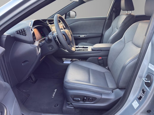 LEXUS RZ 450e Comfort 1