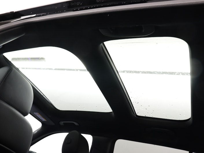 Vehicle image MERCEDES-BENZ GLB 250