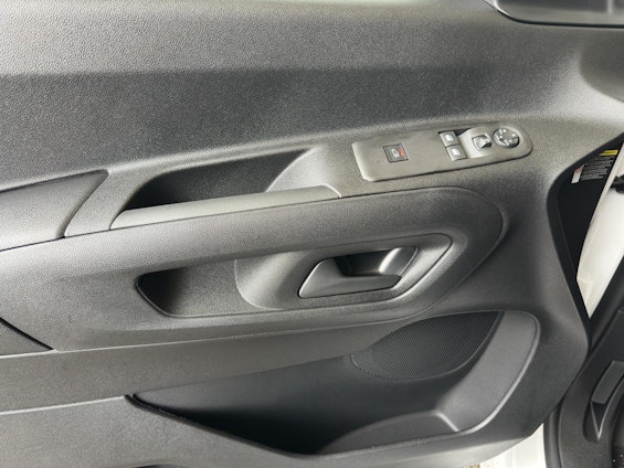 Vehicle image 14 Vehicle image 14