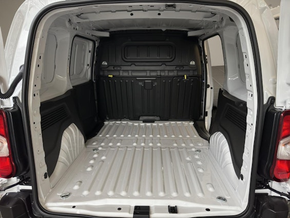 Vehicle image 16 Vehicle image 16