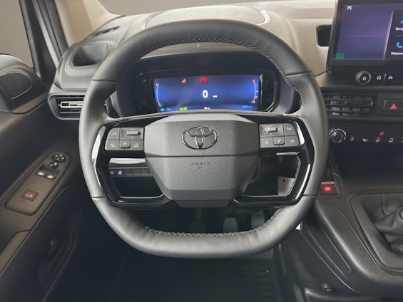 Vehicle image 9 Vehicle image 9