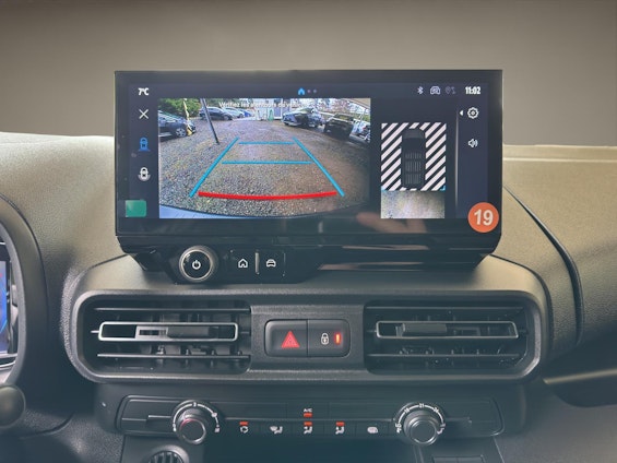 Vehicle image 13 Vehicle image 13