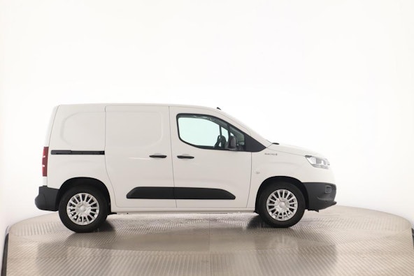 Vehicle image 18 Vehicle image 18