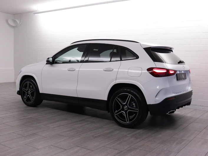 Fahrzeugbild MERCEDES-BENZ GLA 200
