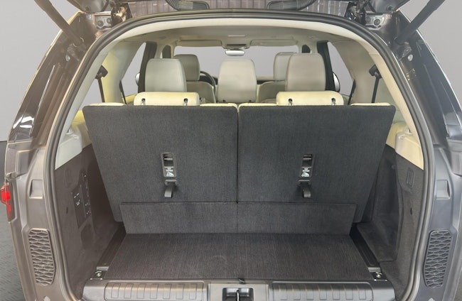 Vehicle image 17 Vehicle image 17