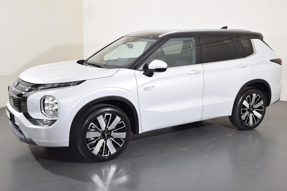 MITSUBISHI Outlander 2.4 PHEV Instyle 4x4 3