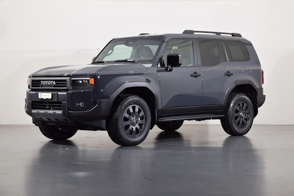 First vehicle image