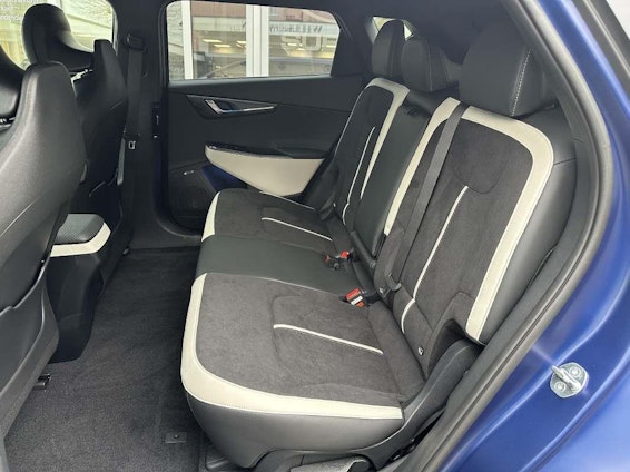 Vehicle image 8 Vehicle image 8