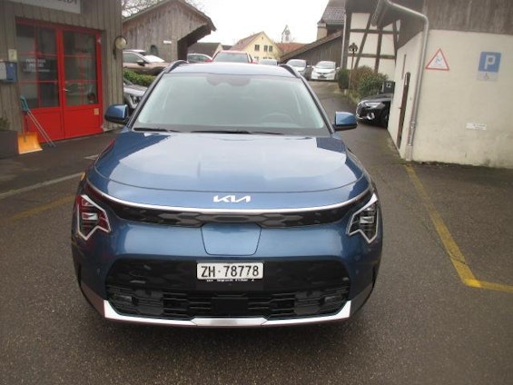 First vehicle image
