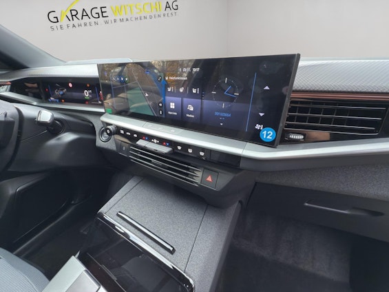 Vehicle image 14 Vehicle image 14