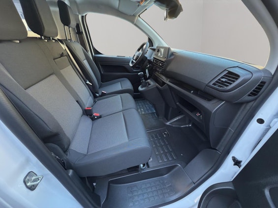 Vehicle image 13 Vehicle image 13