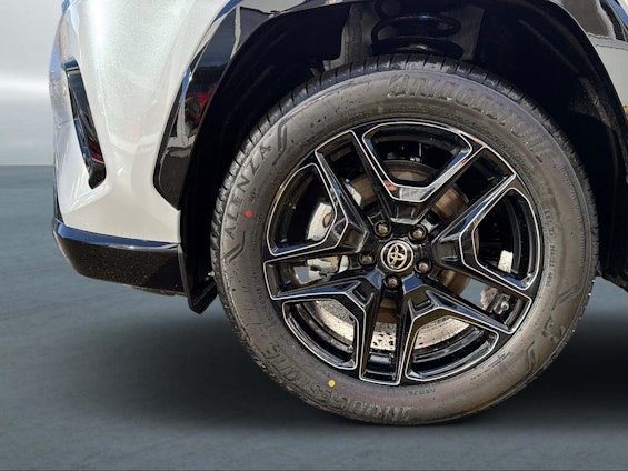 Vehicle image 9 Vehicle image 9