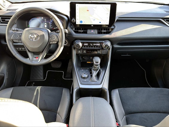 Vehicle image 16 Vehicle image 16