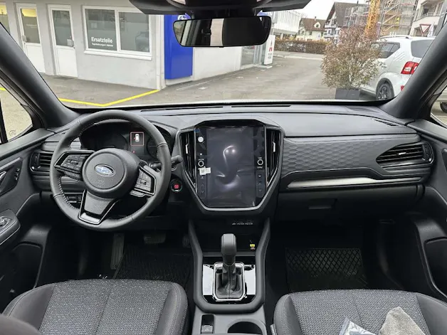 Subaru Forester Station 2.0i e-Boxer Swiss Plus