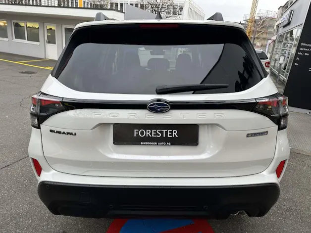 Subaru Forester Station 2.0i e-Boxer Swiss Plus