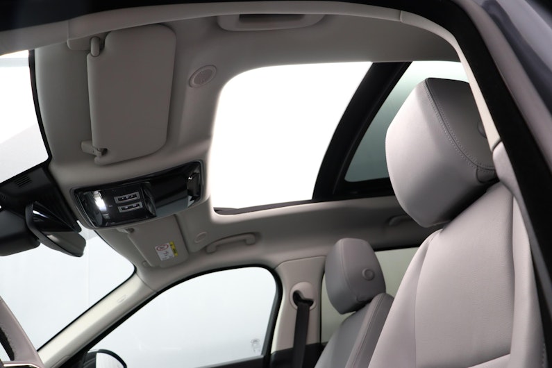 Vehicle image LAND ROVER RANGE ROVER VELAR