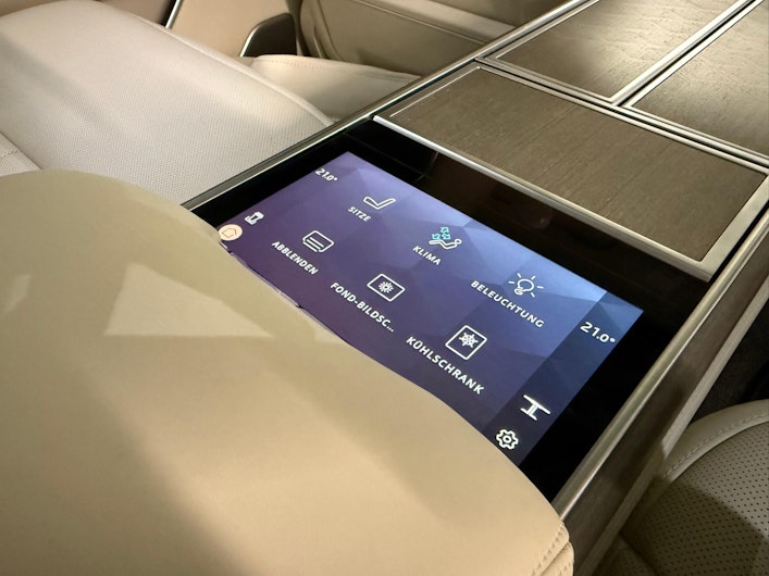 Vehicle image LAND ROVER RANGE ROVER