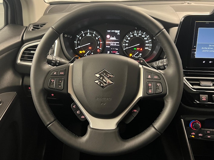 Vehicle image SUZUKI S-CROSS