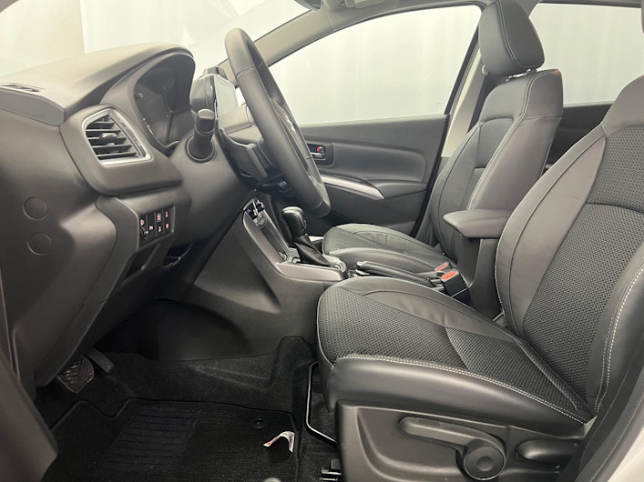 Vehicle image SUZUKI S-CROSS