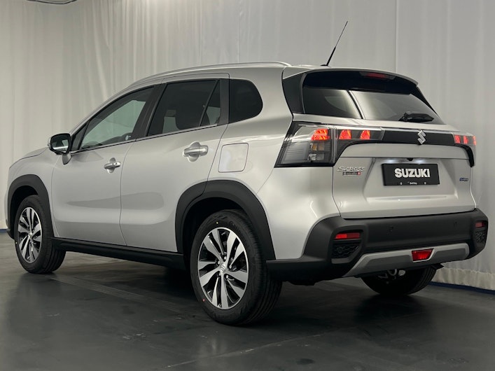 Vehicle image SUZUKI S-CROSS