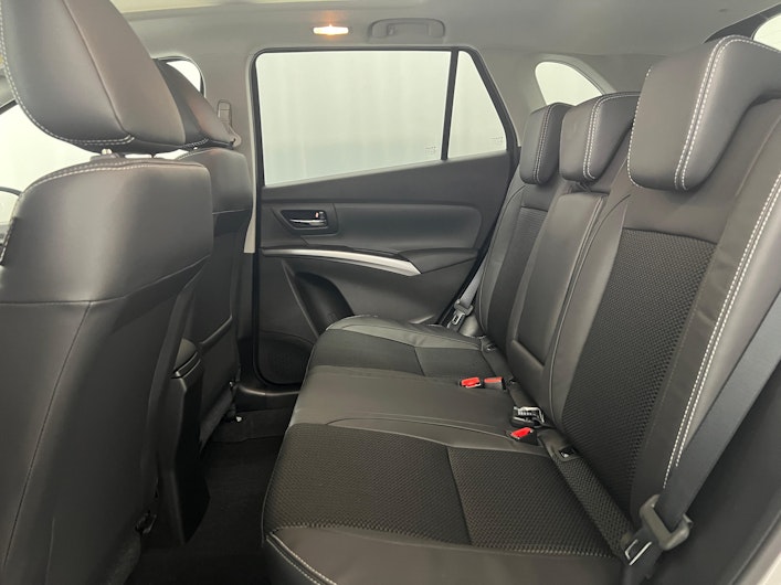 Vehicle image SUZUKI S-CROSS