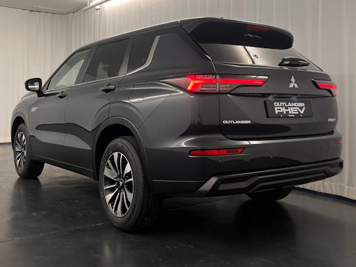 MITSUBISHI Outlander 2.4 PHEV Invite 4x4 3