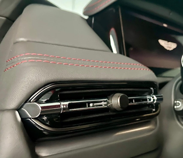 Vehicle image ASTON MARTIN DB12