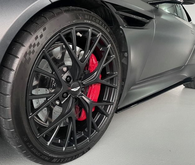 Vehicle image ASTON MARTIN DB12