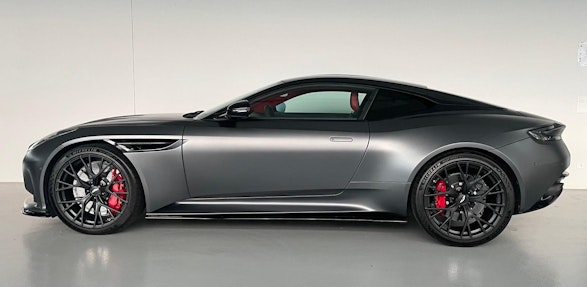 ASTON MARTIN DB12 Coupé 4.0 V8 Bi-Turbo 1