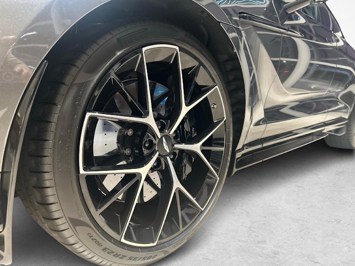 Vehicle image ASTON MARTIN DBX